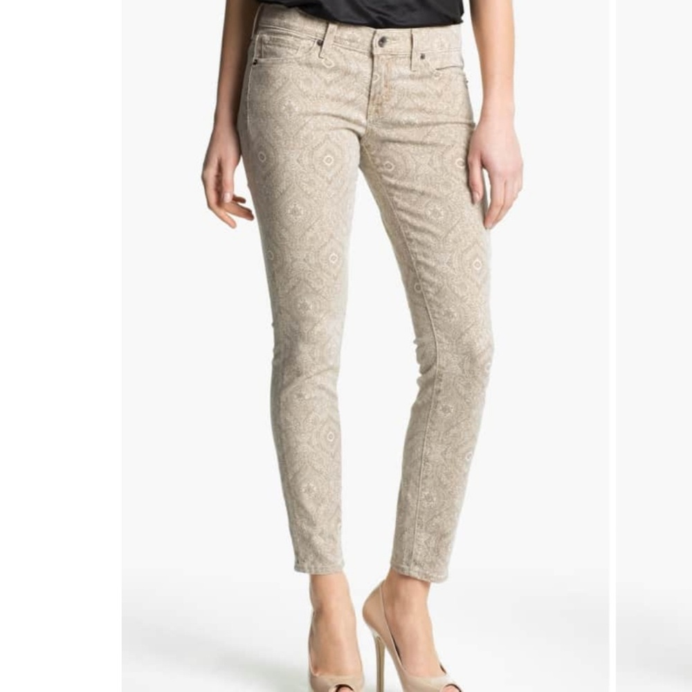 🏰2/$20 Lucky Brand Damask Jeans
